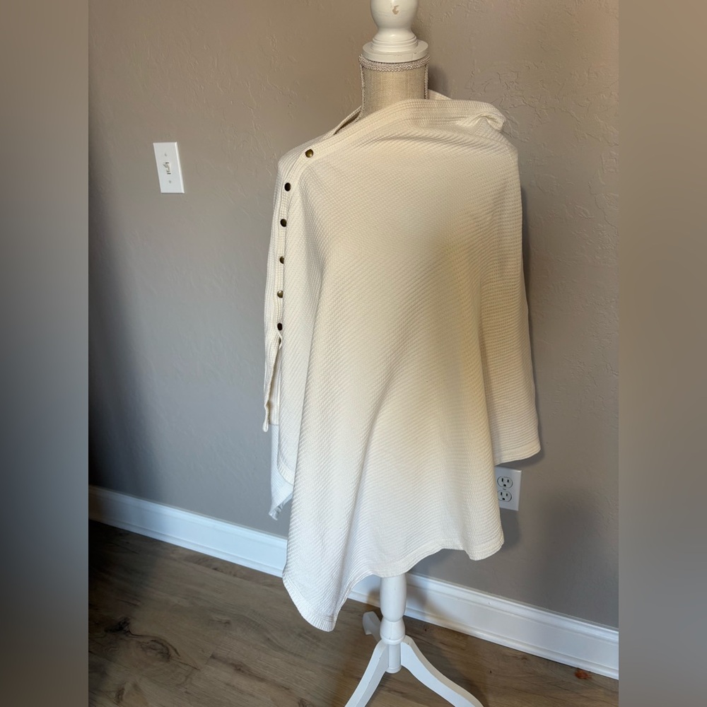 Mid-weight nursing shawl || breastfeeding coverup || metal snap closure